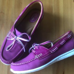 Clark’s Leather Artisan Boat Shoe -Fuschia
